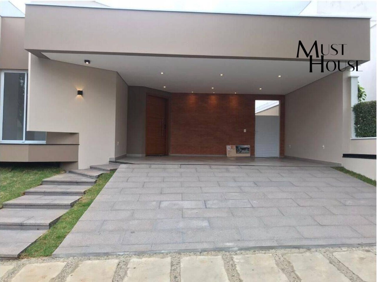 Casa com 3 dormitórios, 218 m²