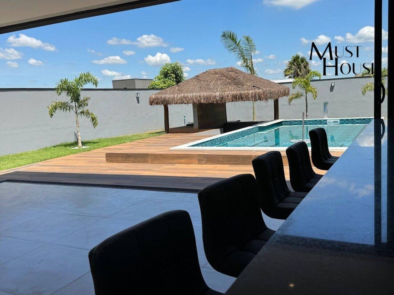 Casa com 5 dormitórios, 450 m²